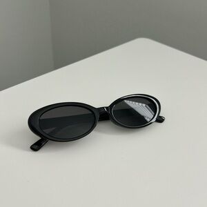 Chic Black Sunglasses